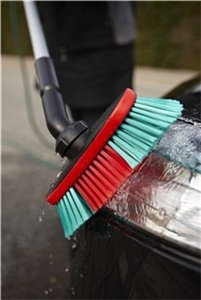 Auto zelf wassen of naar de wasstraat?