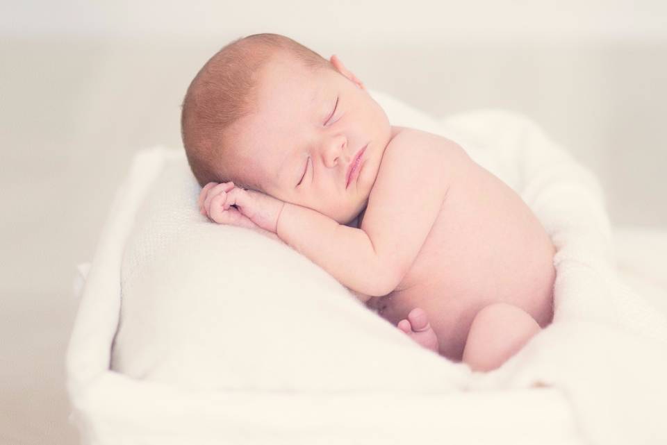 De slaapcyclus van je baby en waarom niet doorslapen voordelen heeft