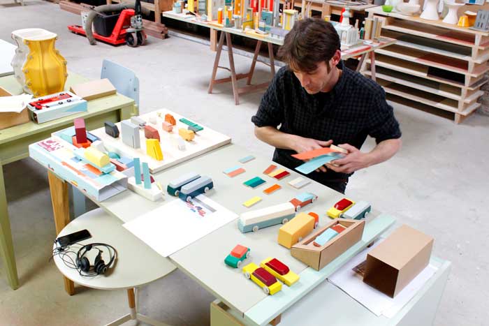 Floris Hovers in his studio