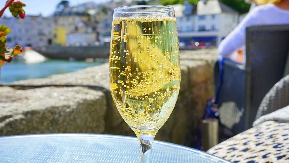 Champagne ontkurken doe je zo! 3 Tips & Tricks