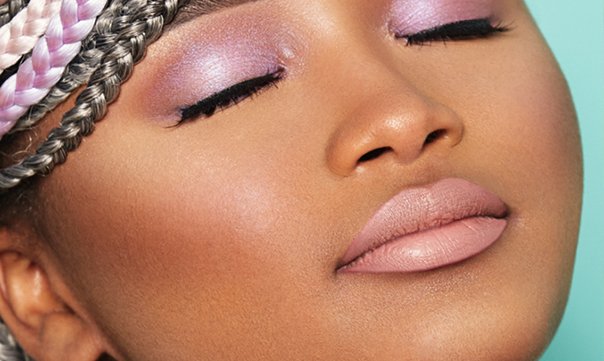Welke highlighter is het mooiste voor een donkere huid?