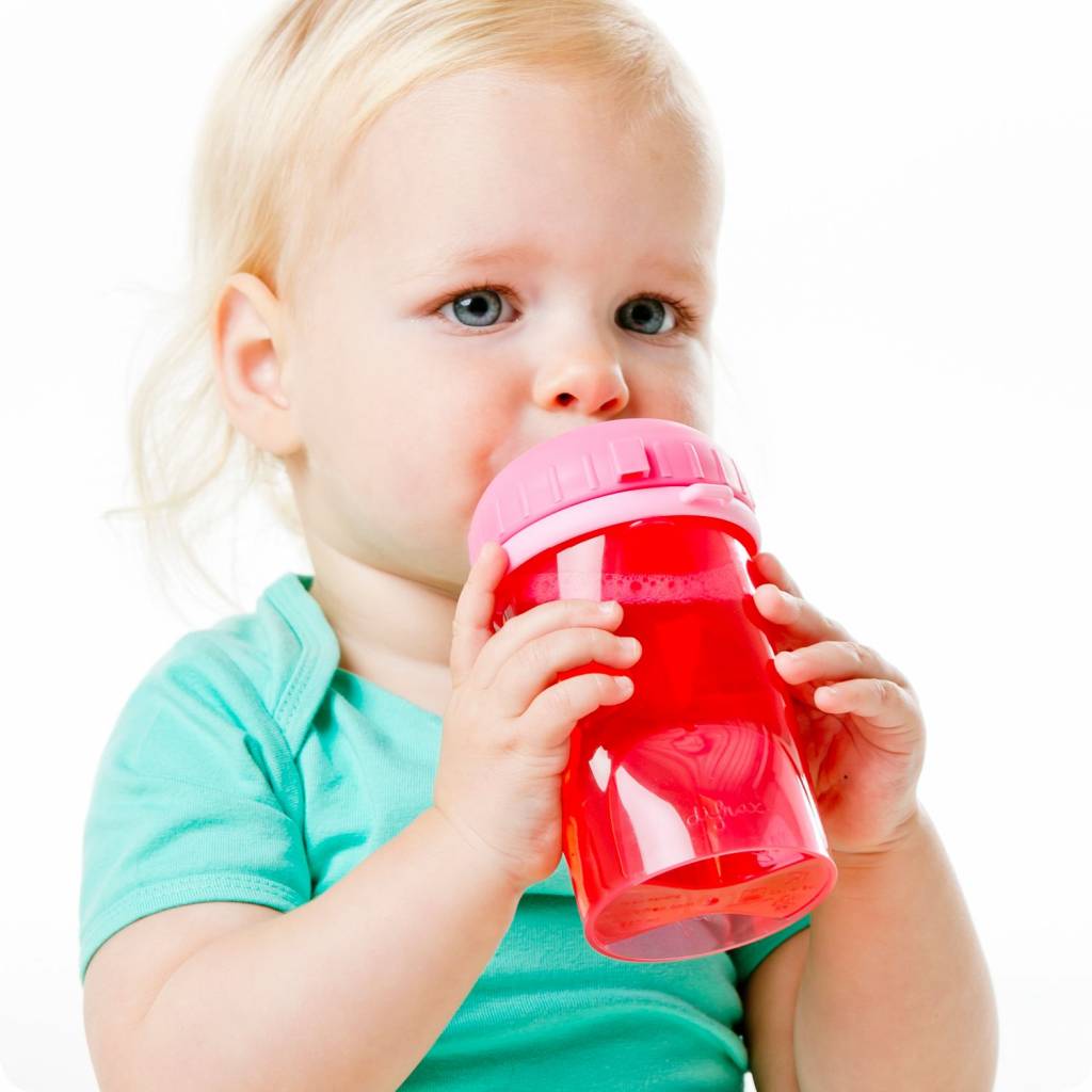 Diverse oefenbekers en drinkbekers