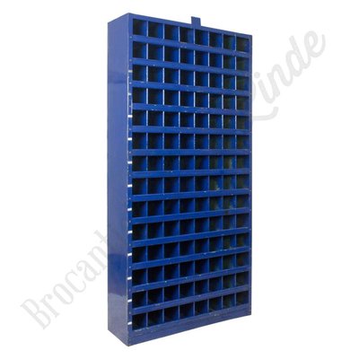 â vintage lockers en industriële kasten bij brocantiek de linde ...