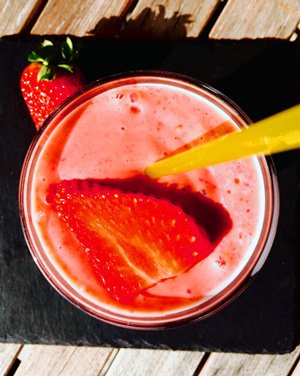 STRAWBERRY SMOOTHIE WITH LUCUMA