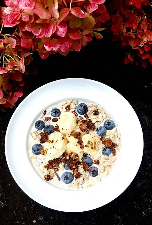 MÜSLIBOWL MIT MACA UND LUCUMA