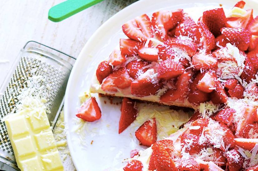 Recept: monchoutaart met witte chocolade en aardbeien