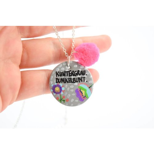 Cute Clay Kuntergrau. Dunkelbunt. - Spruch-Kette Cute Clay Kuntergrau. Dunkelbunt. - Spruch-Kette
