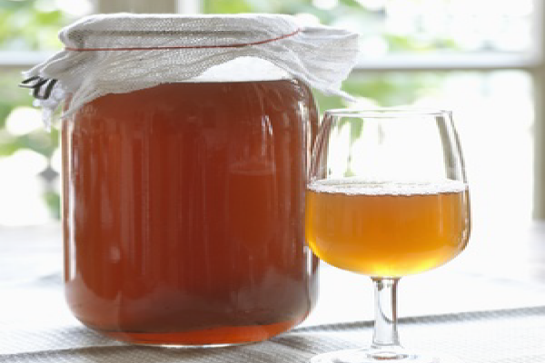 pot en glas met kombucha
