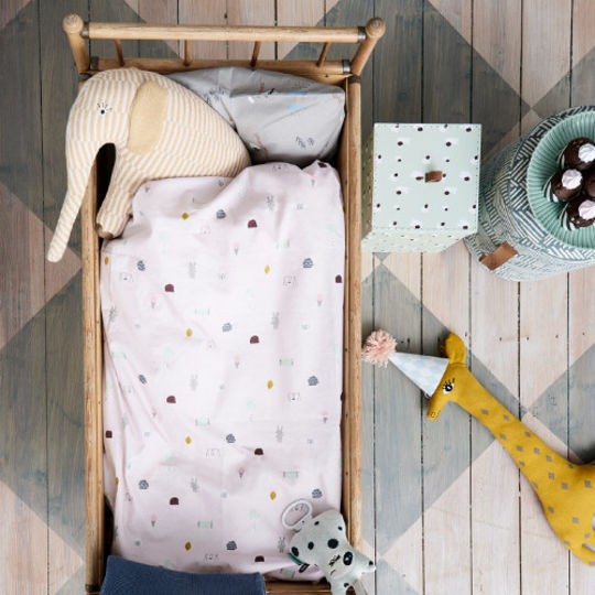OYOY noah the giraffe cushion