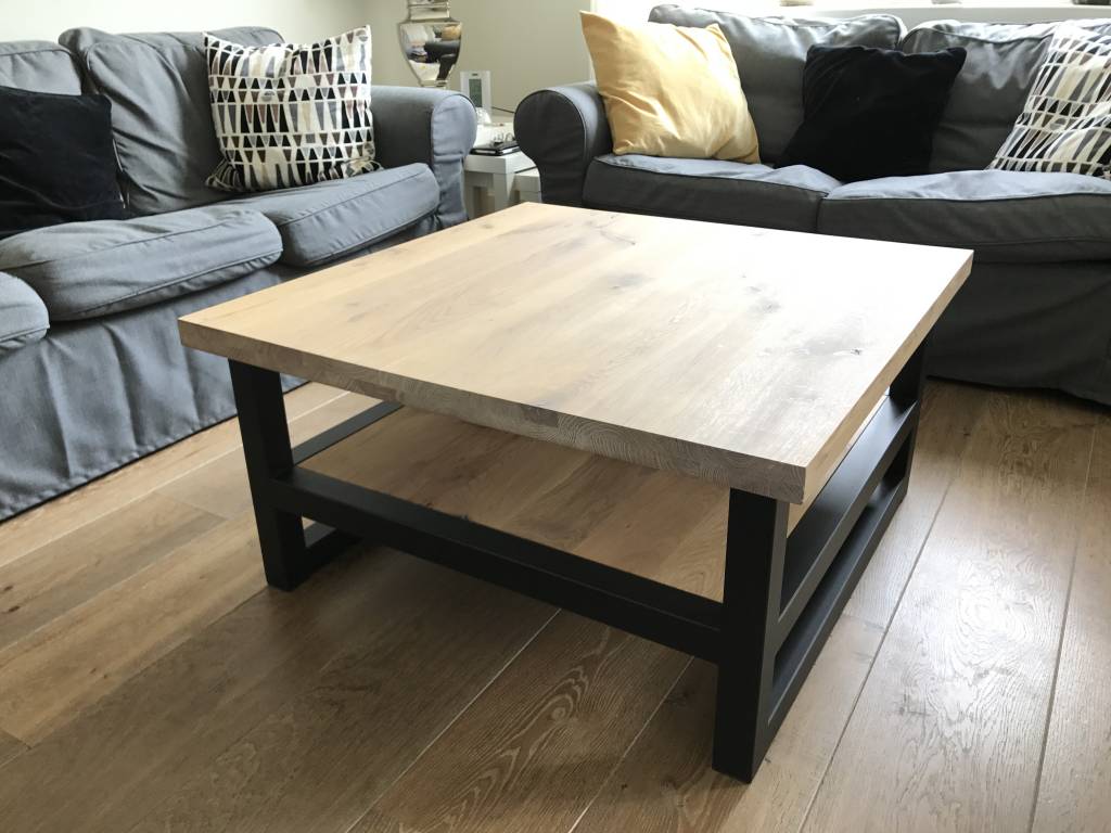 Salontafel in hout en staal eiken blad op stalen kokers Firma Hout