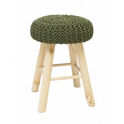 Houten kruk met wol gebreide groene zitting