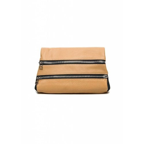 Dutch Basics Leather Zipper Clutch - Nude Dutch Basics Leather Zipper Clutch - Nude