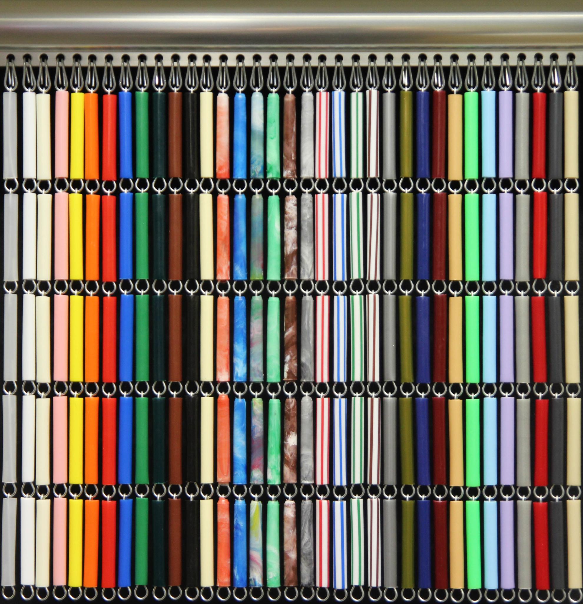 Alle Farben von Liso fliegen Vorhänge in der richtigen Farbreihenfolge