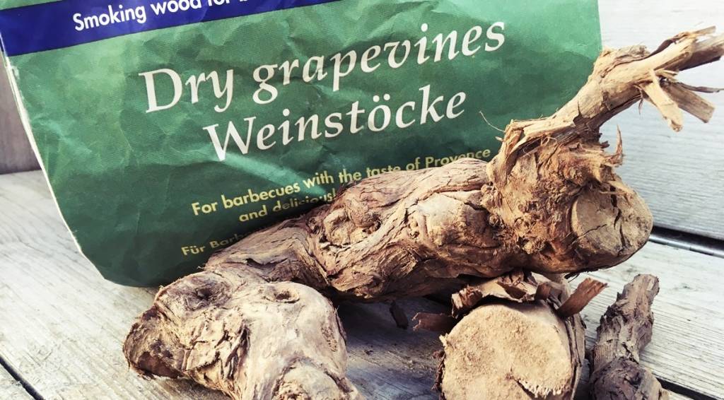 Raucherhölzer beim Grillen? Probieren Sie Mal alte Weinreben!