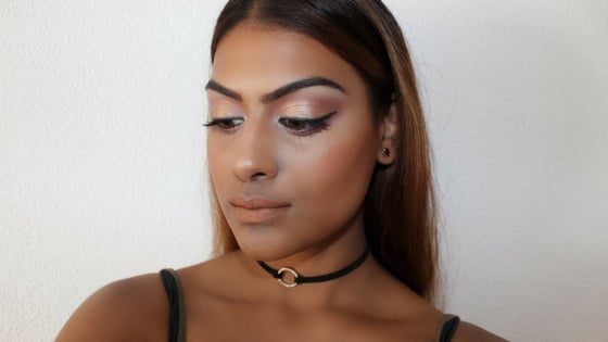 Een mooie party look met roze tinten.