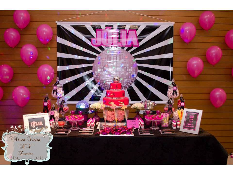 NACHTCLUB – JULIA 11 JAAR