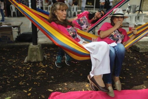 Colombianen vieren dag van de luiheid