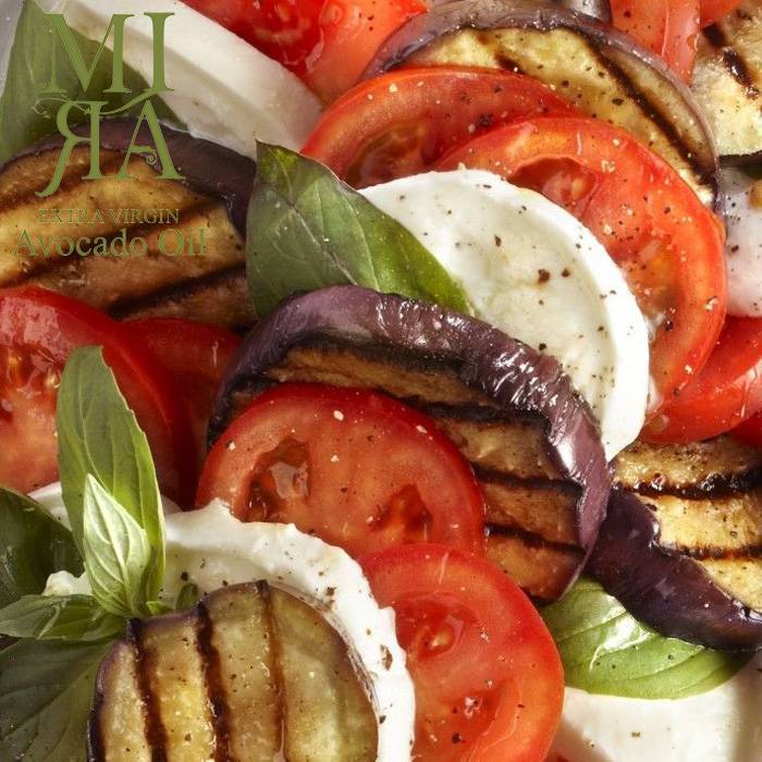 Gegrillde aubergine met tomaat, mozzarella en MIRA avocado olie