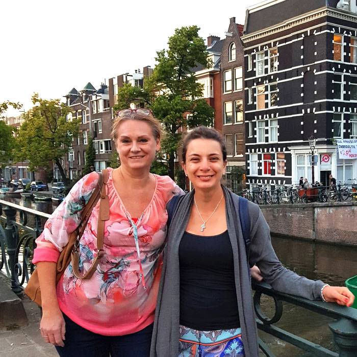 Manager van Hoja Verde chocoladefabriek op bezoek in Nederland