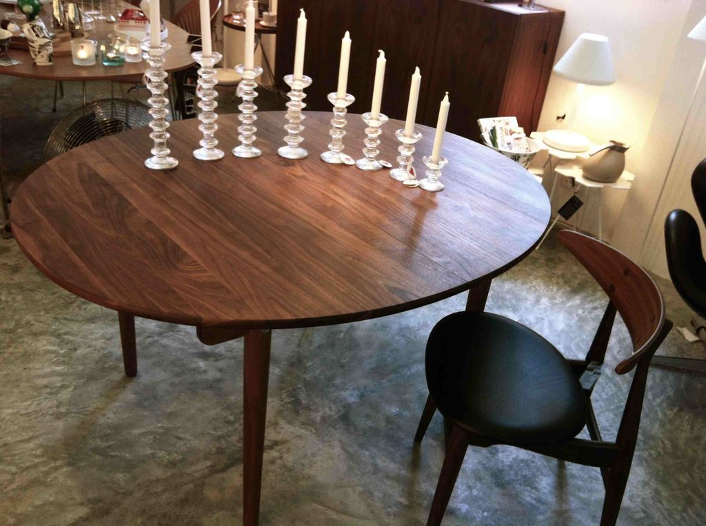 Ch337 Extendable Dining Table By Carl Hansen Manks Hong Kong Ch337 Extendable Dining Table In Solid Walnut