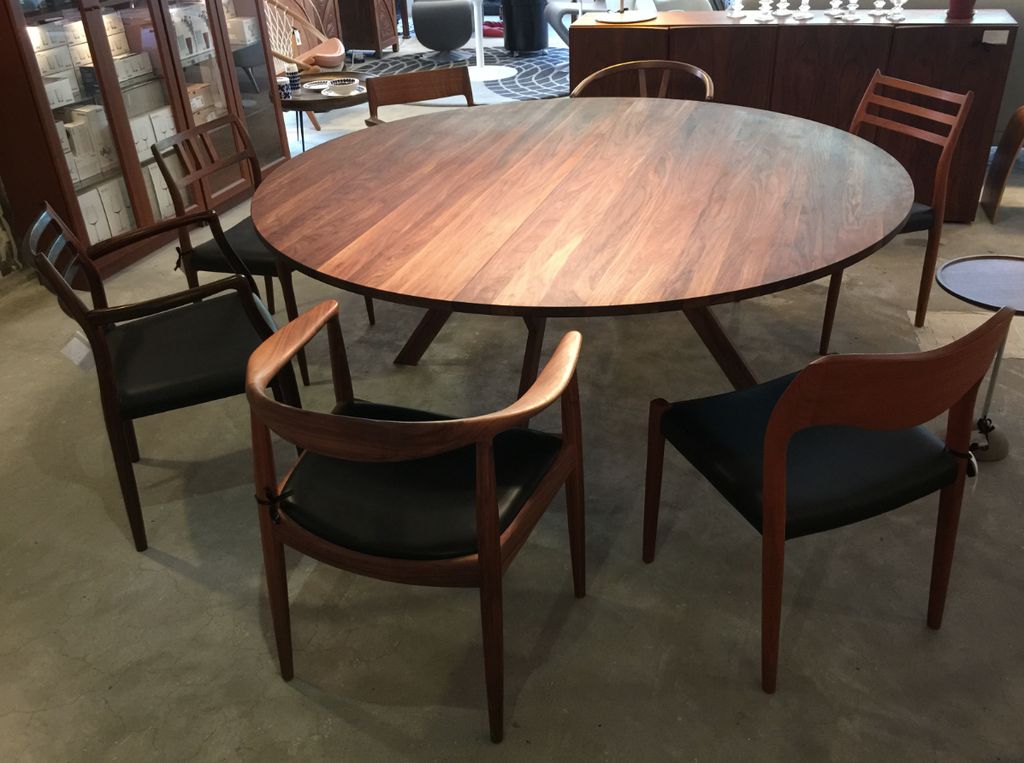 3180 Ypsilon Round Dining Table By Love Neusheütz Manks Hong Kong Display 3180 Ypsilon Round Dining Table Five Legs