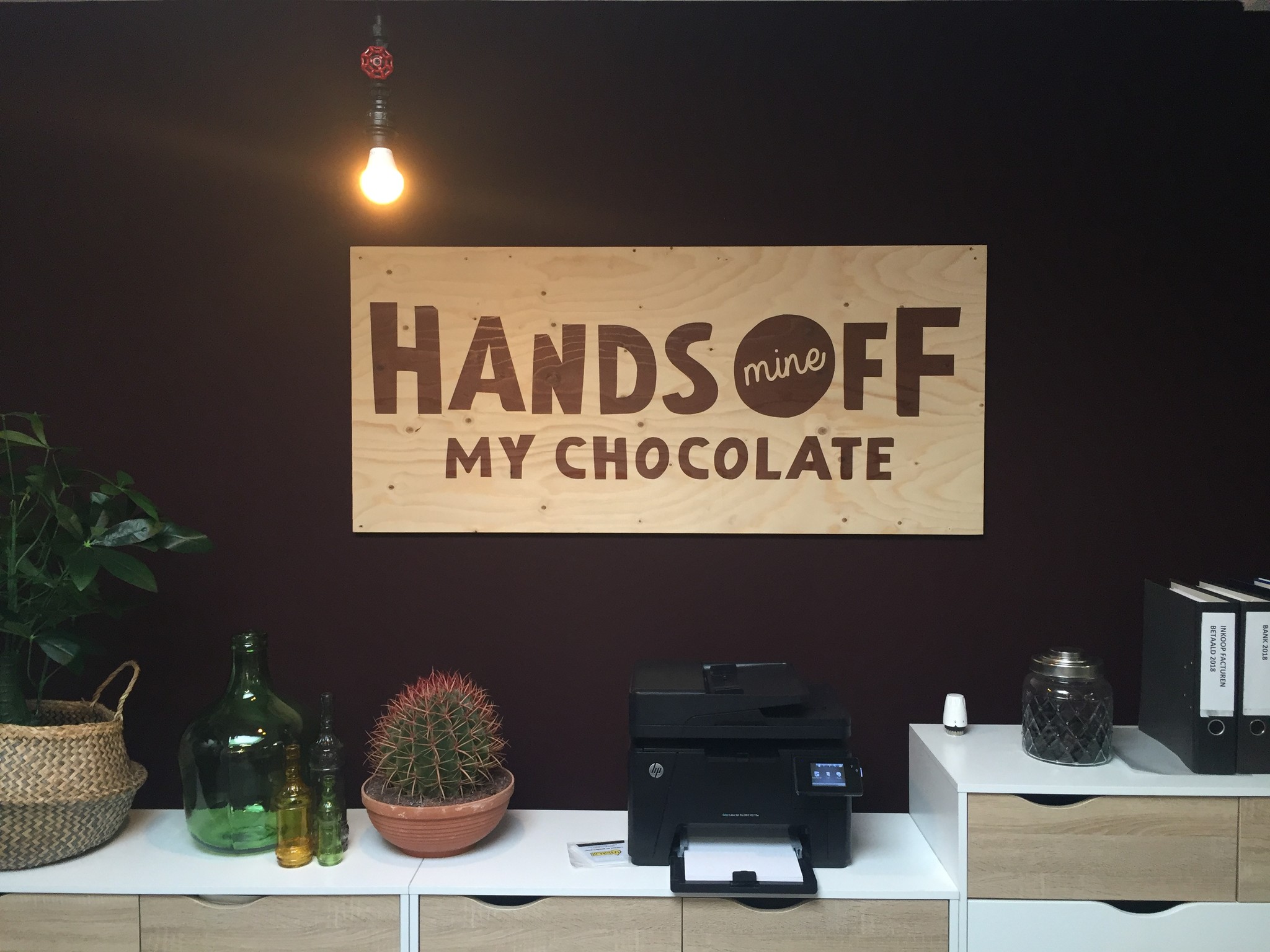 Hands Off My Chocolate logo kantoor