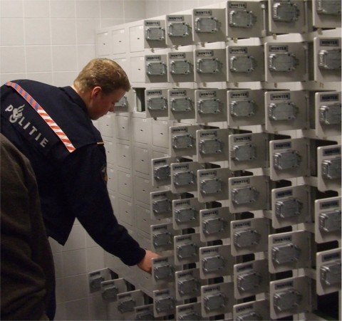 Inrichten wapenkamer bij Politie Nederland