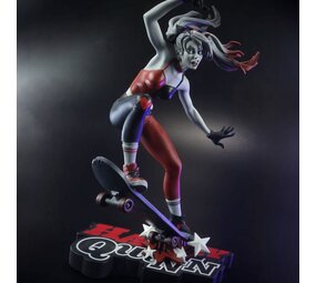 Mcfarlane Toys DC Direct Harley Quinn: Red, White & Black Statue 1/10 Harley Quinn by Ivan Tao 20 cm