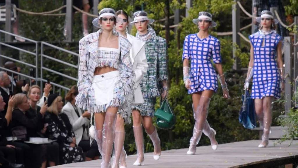 Van de Catwalk: veel blauw bij Chanel