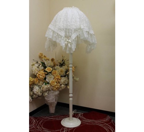 Enchanté Stehlampe mit feinster Spitze | Shabby Traum | Cremeweiss