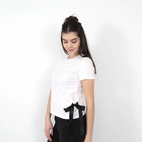 Daphnea Basic bow t-shirt Daphnea Basic bow t-shirt