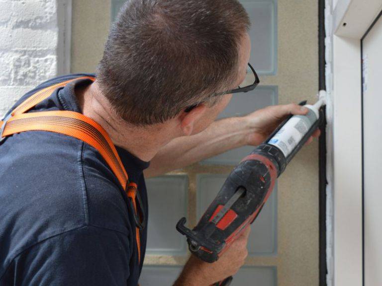 Acrylaatkit overschilderen, wel of geen goed idee?