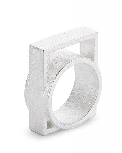 Ola Ring met groot vierkant zilver
