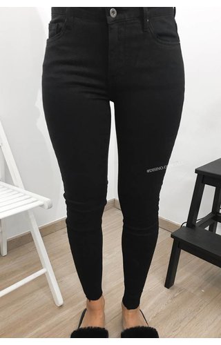 QUEEN HEARTS JEANS - BLACK - SKINNY CROP FRAY HEM QUEEN HEARTS JEANS - BLACK - SKINNY CROP FRAY HEM