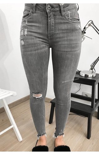QUEEN HEARTS JEANS - GREY - SKINNY CROP FRAY HEM QUEEN HEARTS JEANS - GREY - SKINNY CROP FRAY HEM
