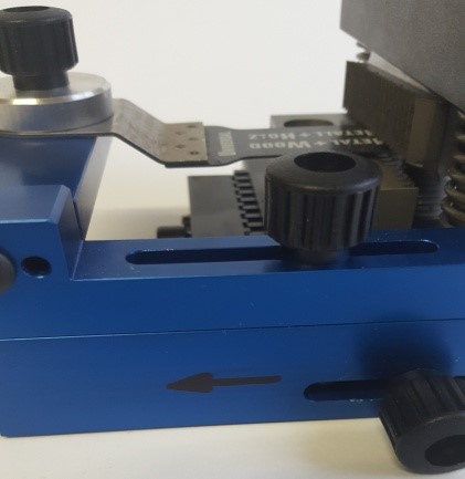 Gebruik multitool zaag knipstempel