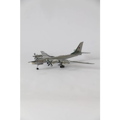 Herpa 1:200 Soviet Air Force Tupolev TU95MS Herpa 1:200 Soviet Air Force Tupolev TU95MS