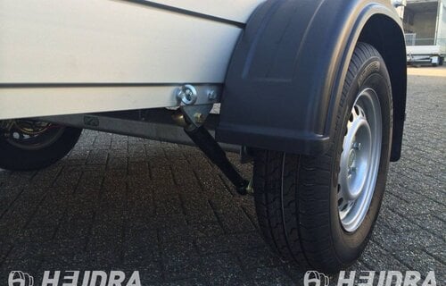 Schokbrekerset gemonteerd voor Anssems bagagewagen geremd